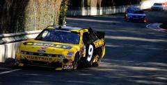 Jacques Villeneuve narozrabia w NASCAR